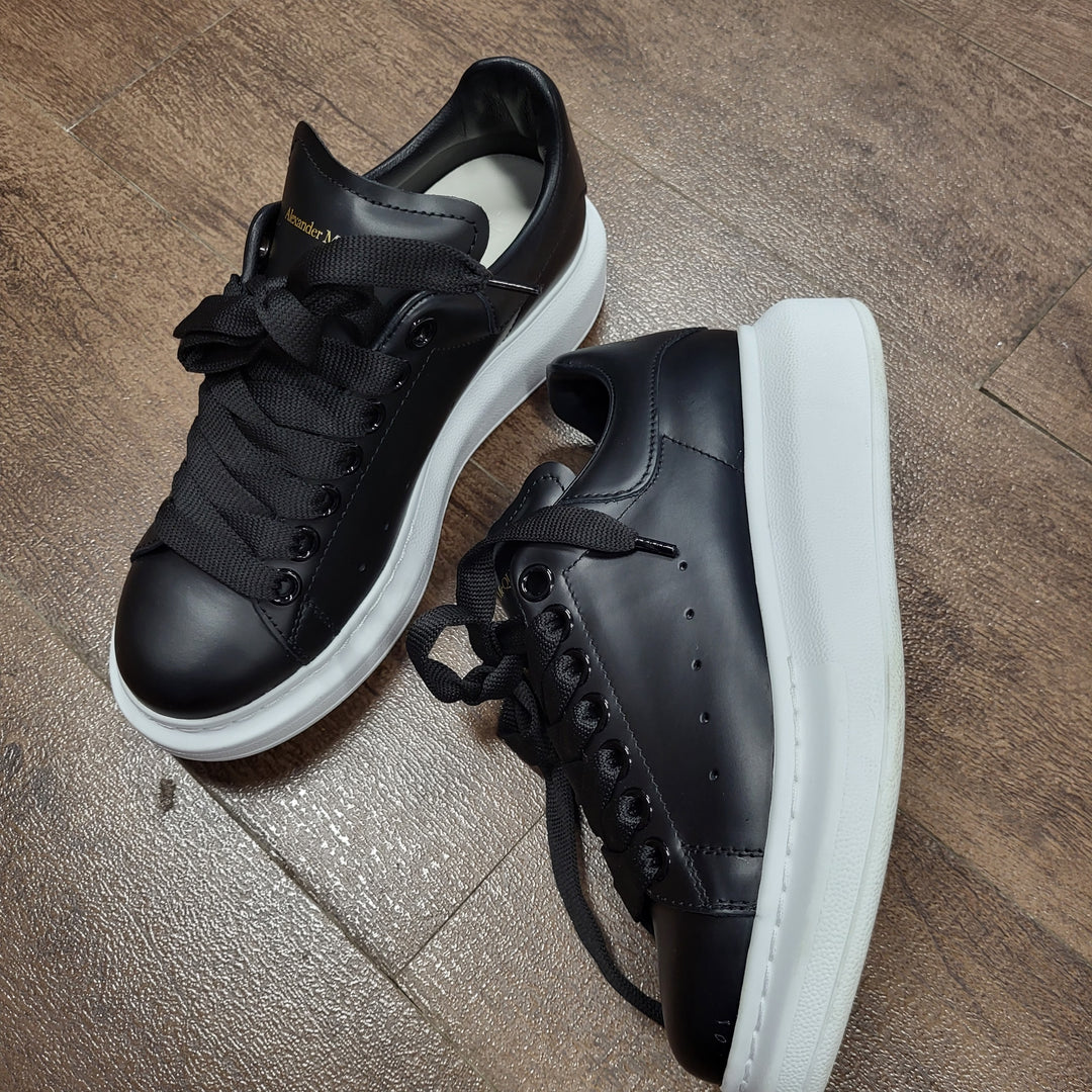 Alexander McQueen Black/White US Shoe Size 35 Sneakers – New Digz